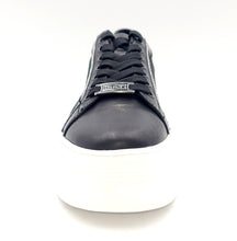 Carica l&#39;immagine nel visualizzatore di Gallery, CULT Sneakers PEARL in pelle nera con inserti in rete G25