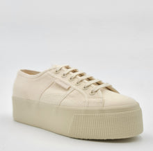 Carica l'immagine nel visualizzatore di Gallery, SUPERGA platform total beige IW