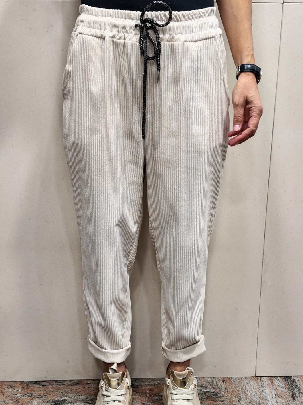 LE STREGHE Pantaloni baggy in velluto a coste latte