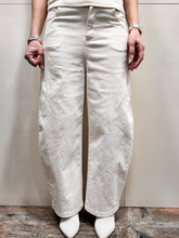 Carica l'immagine nel visualizzatore di Gallery, TENSIONE IN Jeans barrel beige