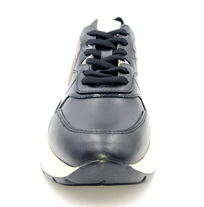 NERO GIARDINI Sneakers in pelle e vernice nera F34