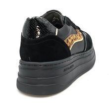 Carica l&#39;immagine nel visualizzatore di Gallery, JANET &amp; JANET Sneakers platform nera/animalier T