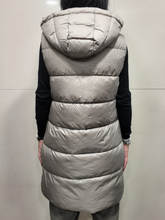 Carica l&#39;immagine nel visualizzatore di Gallery, LE STREGHE Piumino Smanicato taupe/animalier