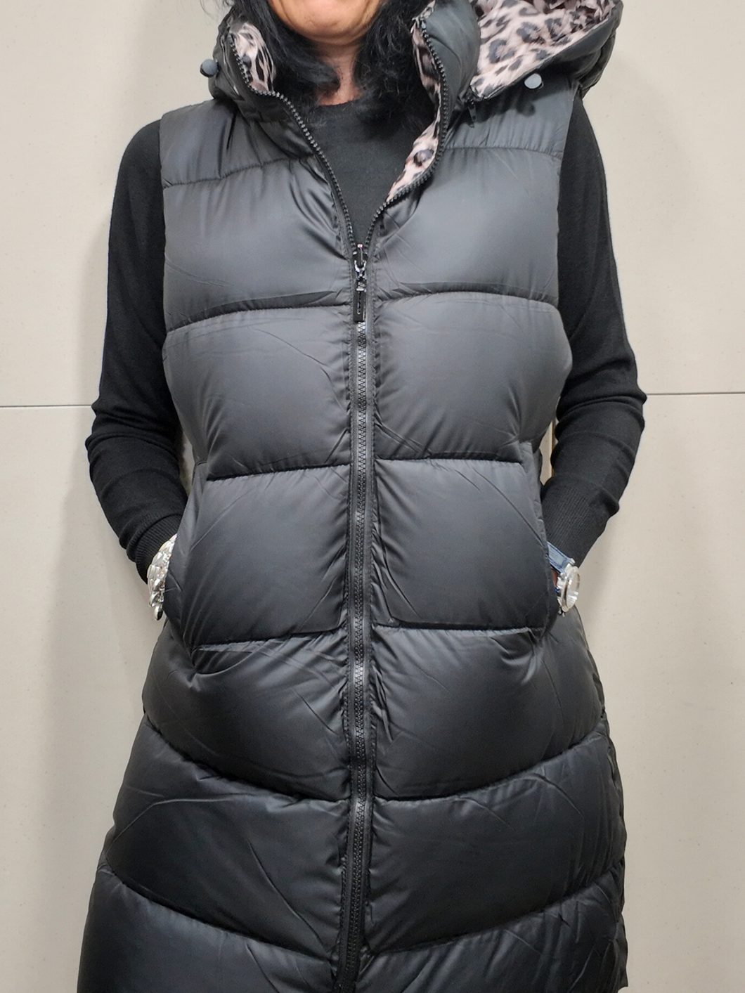 LE STREGHE Piumino Smanicato nero/animalier