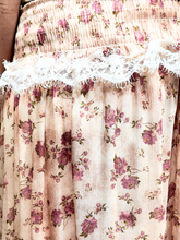 Carica l'immagine nel visualizzatore di Gallery, TENSIONE IN Gonna floreale con balza Rosa