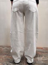 Carica l'immagine nel visualizzatore di Gallery, LE STREGHE JEANS CON STRASS offwhite
