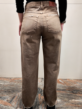Carica l'immagine nel visualizzatore di Gallery, TENSIONE IN Jeans TOM regular fit marrone sabbiato