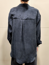 Carica l'immagine nel visualizzatore di Gallery, TENSIONE IN Camicia con taschino cupro nera