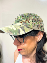 Carica l&#39;immagine nel visualizzatore di Gallery, TENSIONE IN Top a costine panna con cappello mimetico
