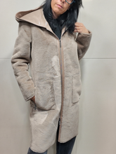 Carica l&#39;immagine nel visualizzatore di Gallery, RINO &amp; PELLE Ova reversible coat Ecomontone lungo camel