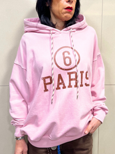 Carica l&#39;immagine nel visualizzatore di Gallery, TENSIONE IN Felpa in cotone rosa con cappuccio e scritta &quot;PARIS&quot;
