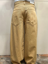 Carica l&#39;immagine nel visualizzatore di Gallery, TENSIONE IN Jeans GIUSI camel