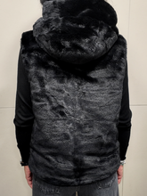 Carica l&#39;immagine nel visualizzatore di Gallery, RINO &amp; PELLE Hiddo Gilet ecopelliccia reversibile nero