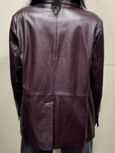 Carica l&#39;immagine nel visualizzatore di Gallery, TENSIONE IN - Giacca vinaccia in pelle