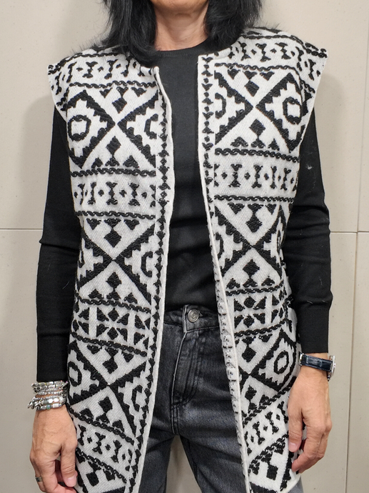 TENSIONE IN - GILET ETNICO NERO CON ECOPELLICCIA