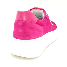 Carica l&#39;immagine nel visualizzatore di Gallery, NERO GIARDINI Sneakers platform velour fuxia R25