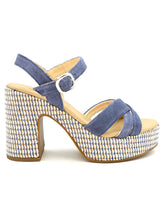 Carica l'immagine nel visualizzatore di Gallery, NERO GIARDINI Sandalo plateau  camoscio avio W43