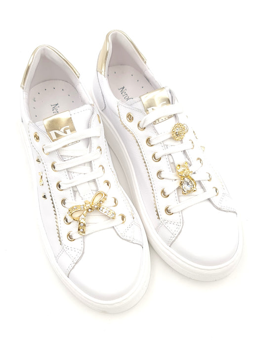 NERO GIARDINI Sneakers con charms in pelle bianca R23