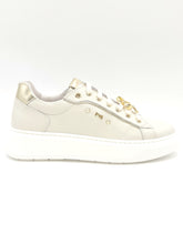 Carica l&#39;immagine nel visualizzatore di Gallery, NERO GIARDINI Sneakers con charms in pelle osso R24