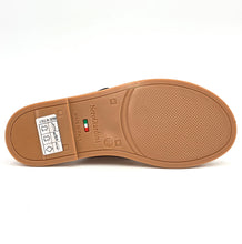 Carica l'immagine nel visualizzatore di Gallery, NERO GIARDINI Sandalo flat incrocio cuoio W40