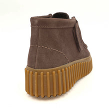 Carica l'immagine nel visualizzatore di Gallery, CLARKS Torhill Moss Pelle scamosciata marrone scuro O13