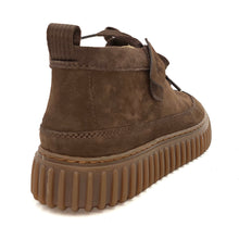 Carica l&#39;immagine nel visualizzatore di Gallery, CLARKS Torhill Lace Hi Camoscio marrone O87