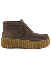 Carica l'immagine nel visualizzatore di Gallery, CLARKS Torhill Moss Pelle scamosciata marrone scuro O13