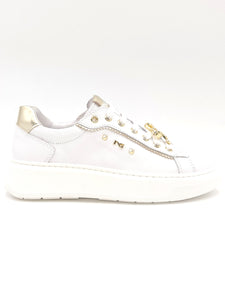 NERO GIARDINI Sneakers con charms in pelle bianca R23