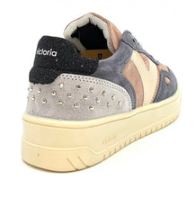 Carica l'immagine nel visualizzatore di Gallery, VICTORIA Sneaker SEUL CAMOSCIO &amp; BORCHIE multicolor H25
