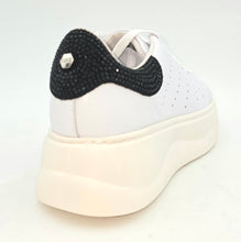 Carica l'immagine nel visualizzatore di Gallery, CULT  Sneakers PERRY 3162 PELLE BIANCA con Tallone strass neri G2