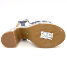 Carica l'immagine nel visualizzatore di Gallery, NERO GIARDINI Sandalo plateau  camoscio avio W43