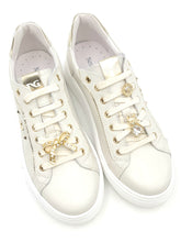 Carica l&#39;immagine nel visualizzatore di Gallery, NERO GIARDINI Sneakers con charms in pelle osso R24
