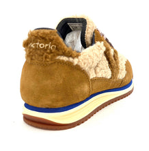 Carica l'immagine nel visualizzatore di Gallery, VICTORIA Sneaker effetto montone e camoscio cammello H21