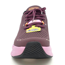 Carica l'immagine nel visualizzatore di Gallery, SKECHERS Slip-ins: Max Cushioning Glide-Step burgundy K28
