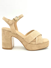 Carica l'immagine nel visualizzatore di Gallery, JANET &amp; JANET Sandalo platform suede beige X7