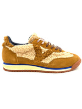 Carica l'immagine nel visualizzatore di Gallery, VICTORIA Sneaker effetto montone e camoscio cammello H21