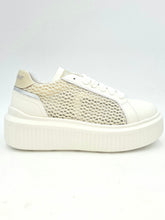 Carica l'immagine nel visualizzatore di Gallery, JANET &amp; JANET Sneakers platform bianco/silver forata X1