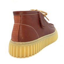 Carica l&#39;immagine nel visualizzatore di Gallery, CLARKS Torhill Hi Pelle marrone O72