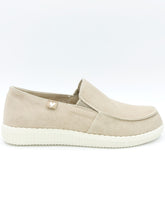 Carica l&#39;immagine nel visualizzatore di Gallery, WALK IN PITAS Mocassino Slipon beige M25