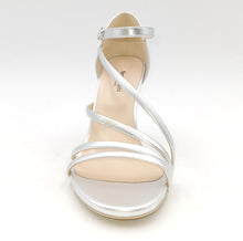 Carica l&#39;immagine nel visualizzatore di Gallery, NERO GIARDINI Sandalo elegante laminato argento B33