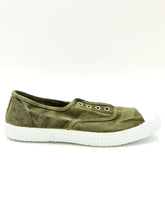 Carica l&#39;immagine nel visualizzatore di Gallery, CIENTA Sneakers senza lacci tessuto lavato used verde T1