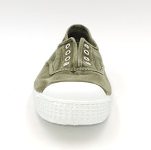 Carica l&#39;immagine nel visualizzatore di Gallery, CIENTA Sneakers senza lacci tessuto lavato used verde T1