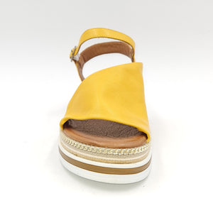 BUENO Sandalo con cinturino platform giallo A90