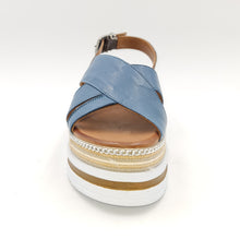 Carica l&#39;immagine nel visualizzatore di Gallery, BUENO Sandalo con cinturino platform azzurro A86