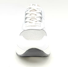 Carica l&#39;immagine nel visualizzatore di Gallery, NERO GIARDINI Sneakers con zeppa pelle bianco B77