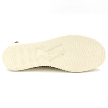 Carica l&#39;immagine nel visualizzatore di Gallery, WALK IN PITAS Wallabee Flag beige M40