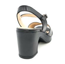 Carica l&#39;immagine nel visualizzatore di Gallery, WONDERS Sandalo con cinturino in pelle nero Q78